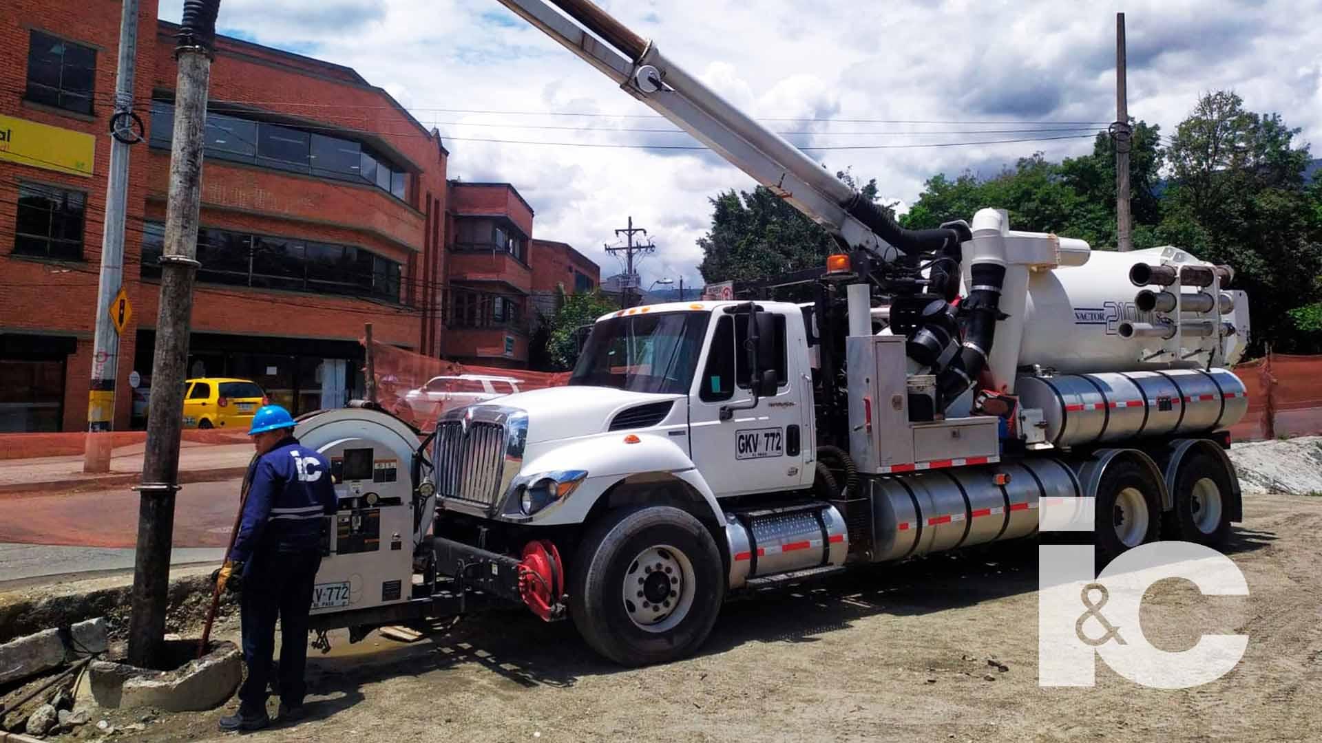 Camion Vactor ejecutando Limpieza de reded