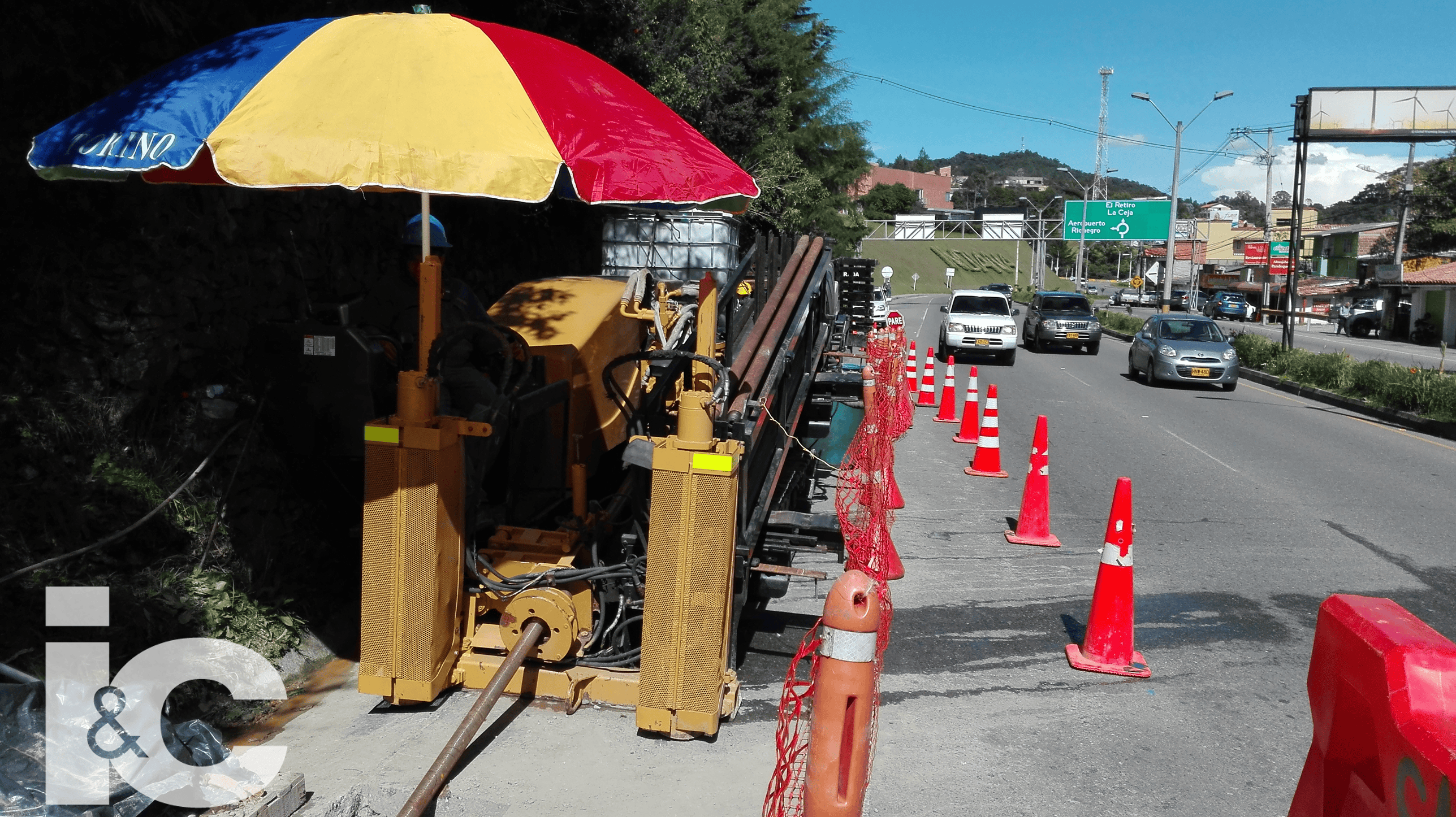 Tráfico en autopista de Medellín