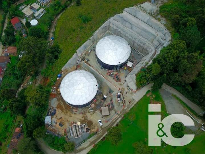 vista aerea. Obras de soil nailing y estabilizacion de terreno para construccion de tanques de agua en La Estrella, Antioquia, Colombia