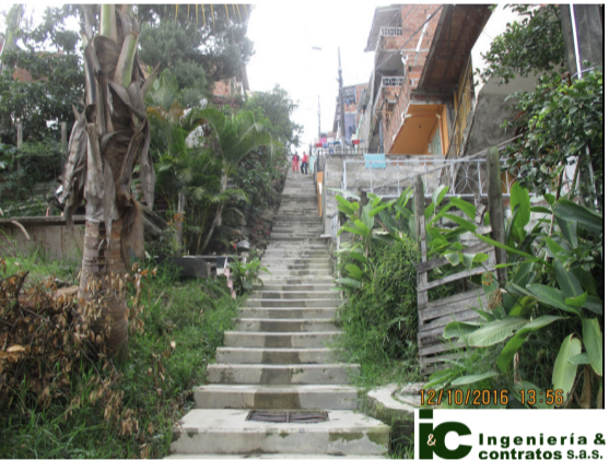 Barrio Picacho, Accesos por escalas