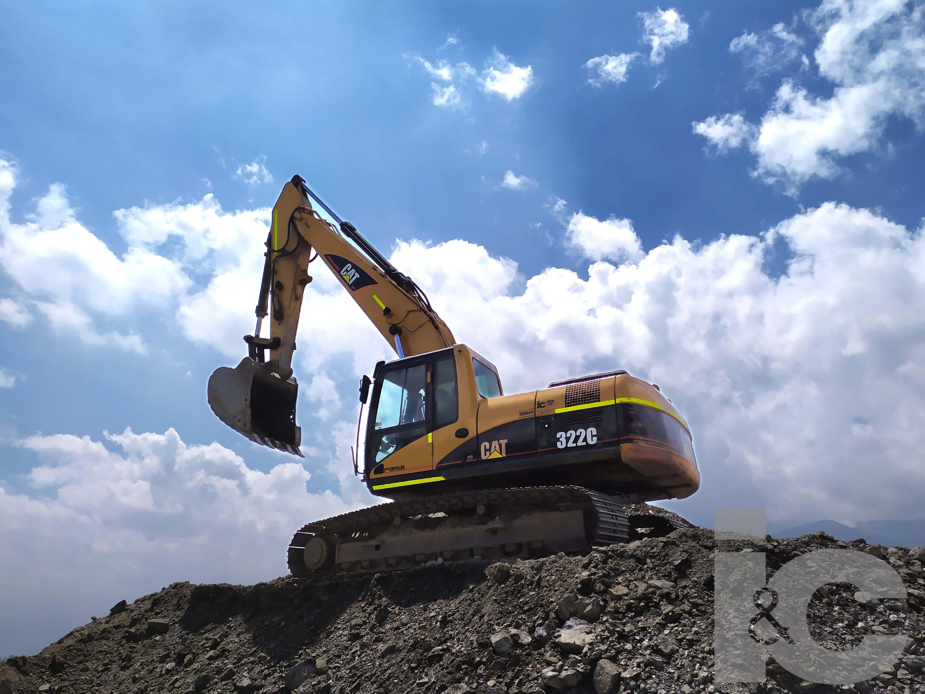 excavadora en obra tanque itagui